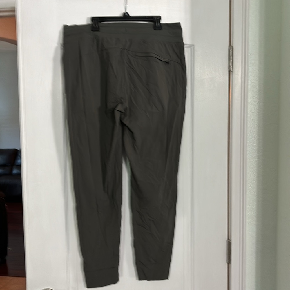 NWT Athleta Trekkie North Jogger Women’s Size 12 - Picture 3 of 6